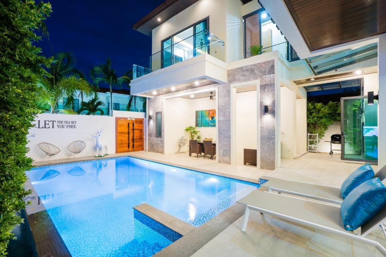 Hollywood Pool Villa