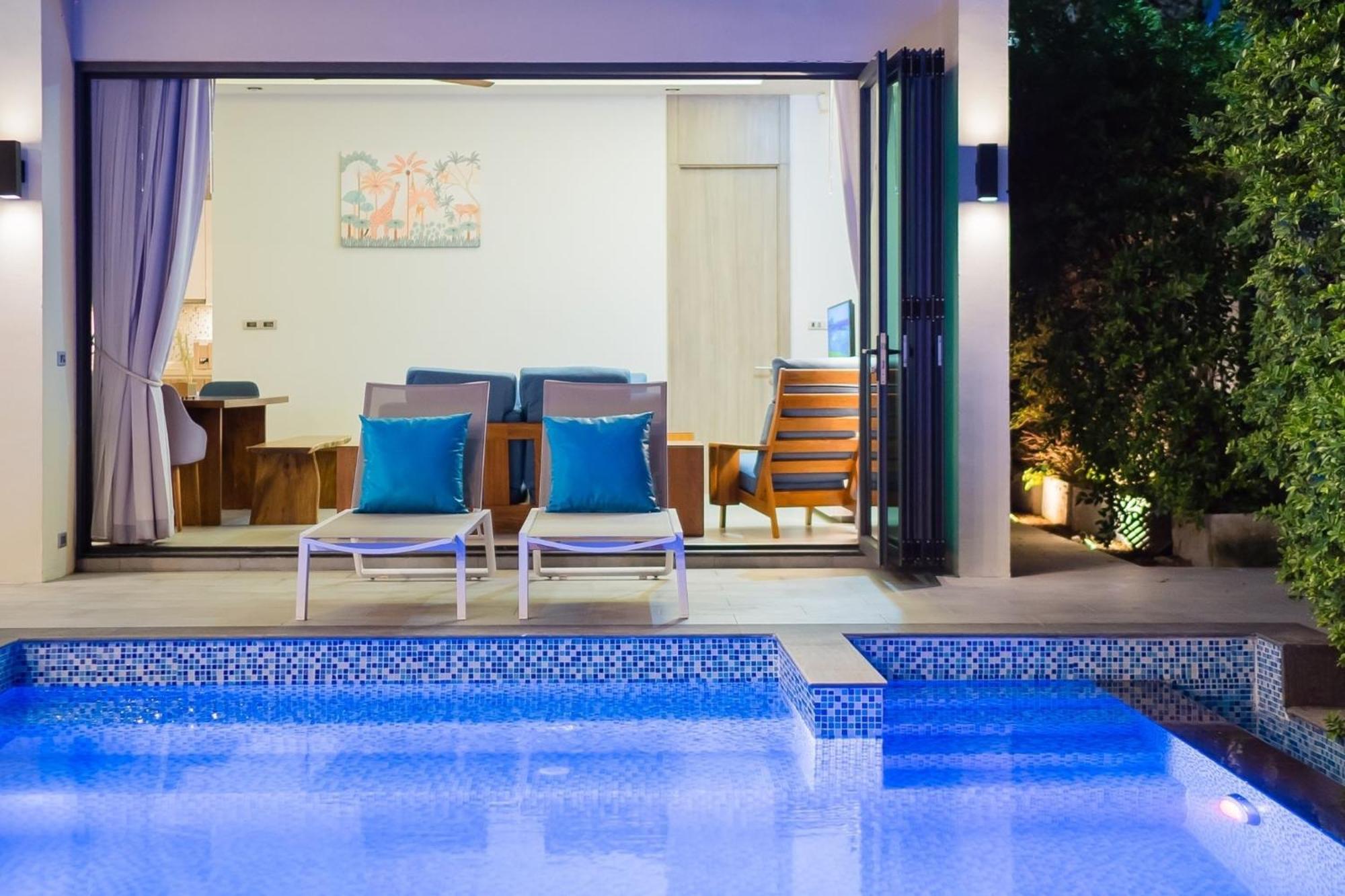 Hollywood Pool Pattaya