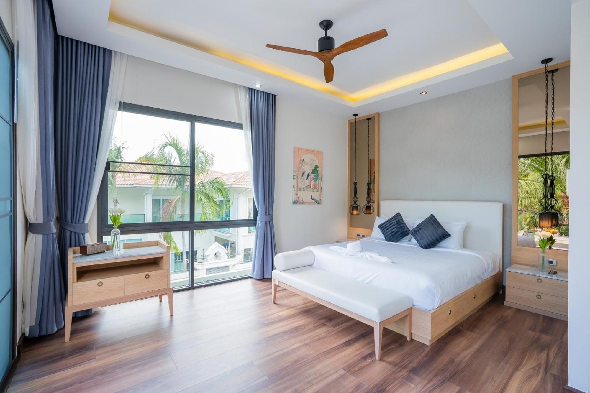 Hollywood Pool Villa Pattaya
