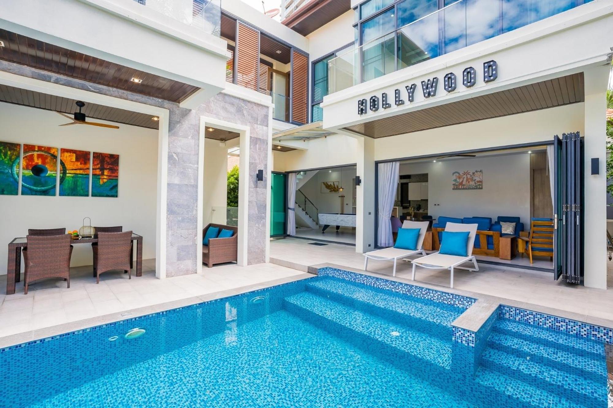 Hollywood Pool *