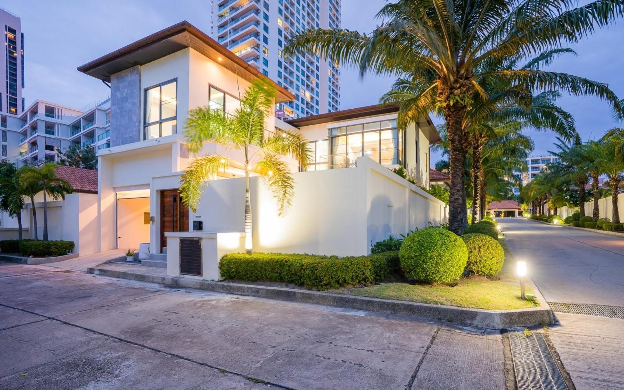 Villa Hollywood Pool Pattaya