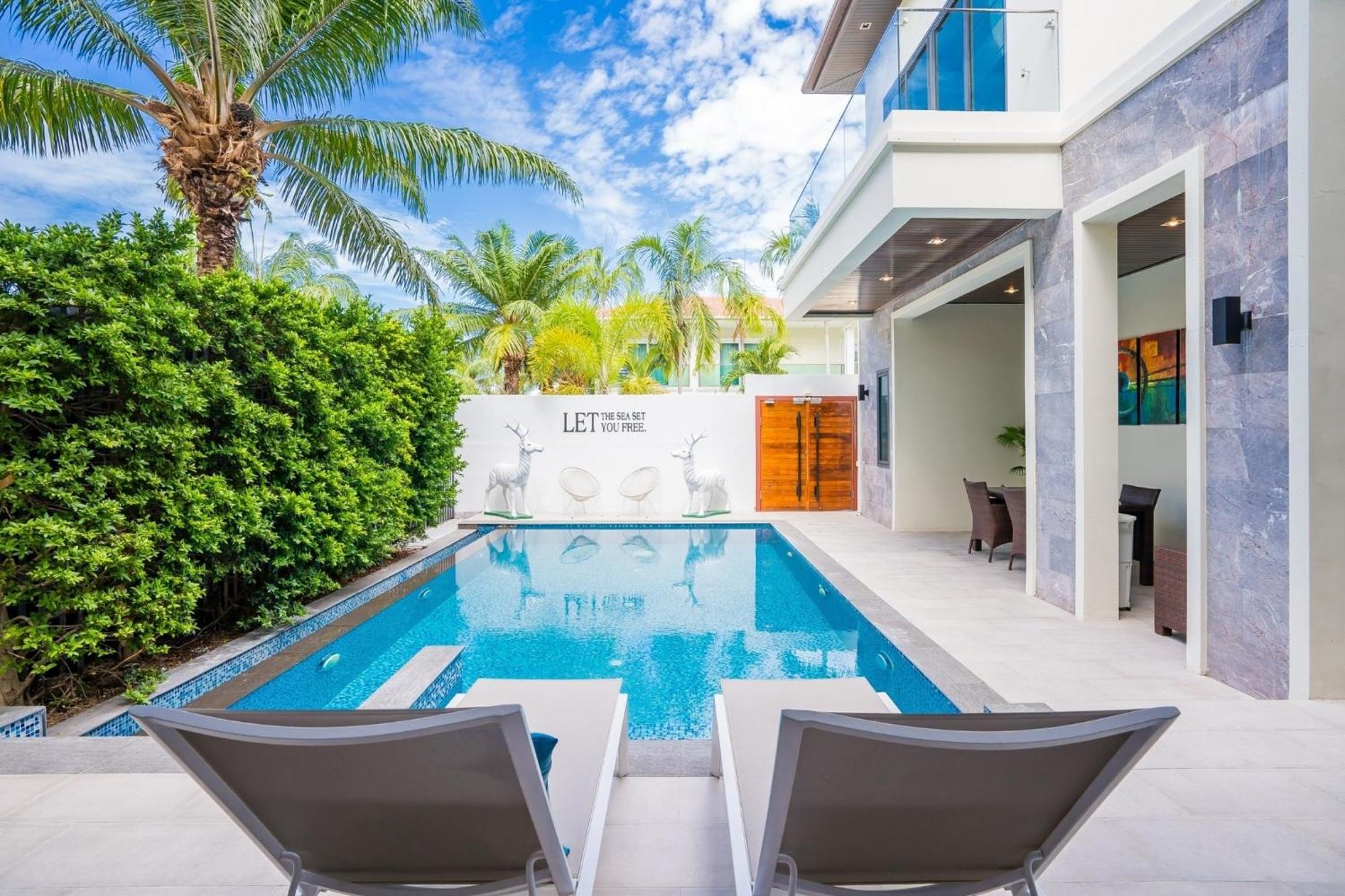 Hollywood Pool Villa